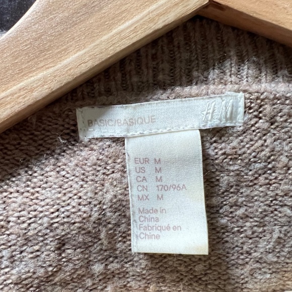 *LAST CHANCE* Women’s H&M Crew-Neck Ribbed-Knit Sweater, light brown - Picture 3 of 4